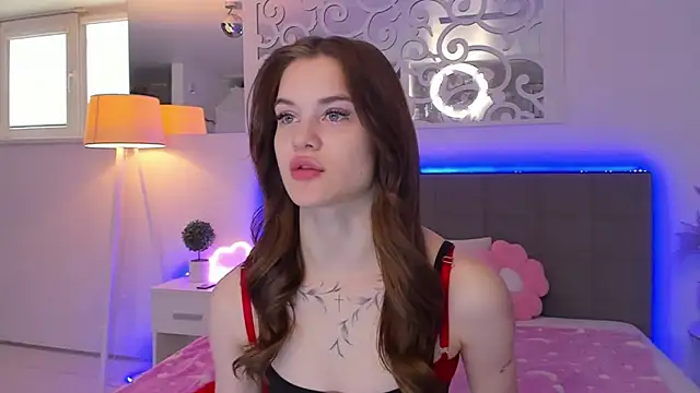 LuisaClover online show from April 2026 12:22:02 PM