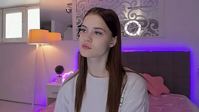 LuisaClover online show from March 2026 12:07:02 PM