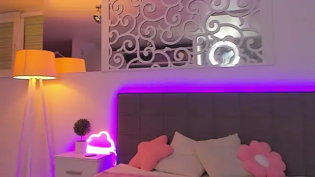 LuisaClover online show from February 2026 01:51:02 AM