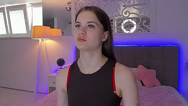 LuisaClover online show from May 2026 12:13:02 PM