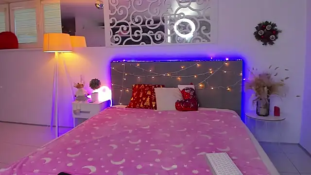 Snapshot of LuisaClover chatting on December 2025 01:15:01 PM LuisaClover online show from December 2025 01:15:01 PM