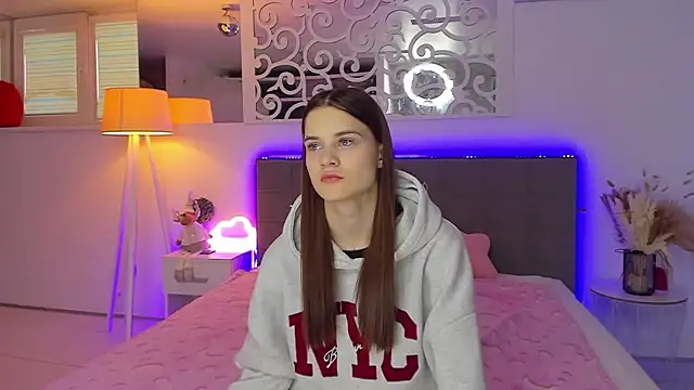 LuisaClover online show from January 2026 01:15:02 PM