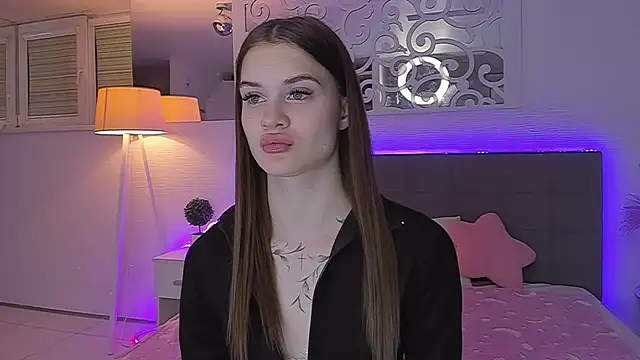 LuisaClover online show from April 2026 06:27:02 PM