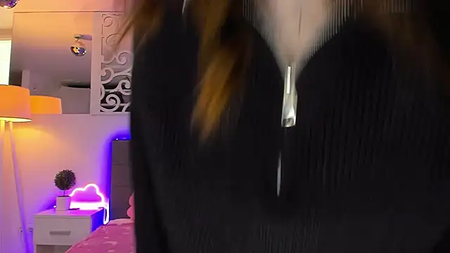 LuisaClover online show from February 2026 01:19:01 PM