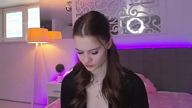 LuisaClover online show from March 2026 01:28:01 PM