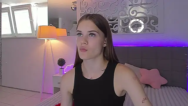 LuisaClover online show from July 2026 12:16:01 PM