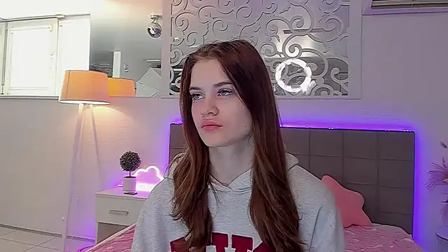 LuisaClover online show from April 2026 05:35:01 AM