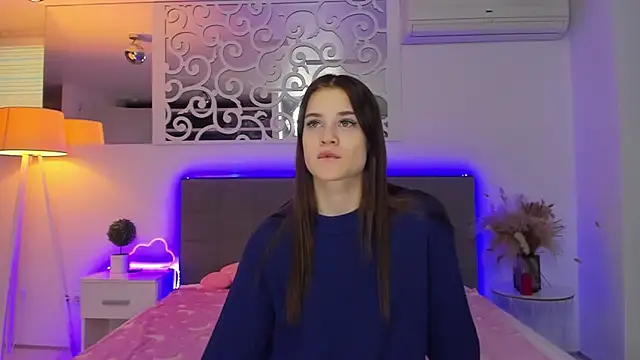 LuisaClover online show from February 2026 01:21:02 PM