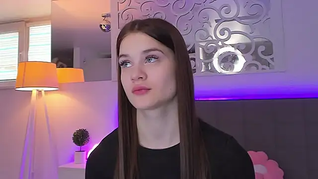 LuisaClover online show from March 2026 01:38:02 PM