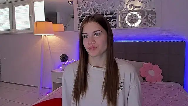 LuisaClover online show from May 2026 12:31:01 PM