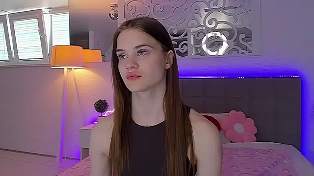 LuisaClover online show from May 2026 11:58:01 AM