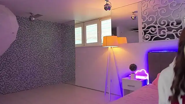 LuisaClover online show from January 2026 01:04:04 PM