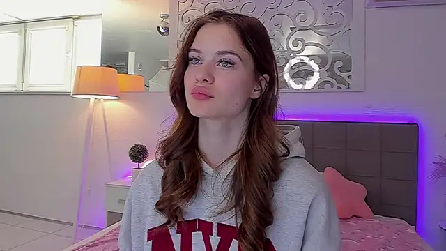 LuisaClover online show from April 2026 06:07:02 AM