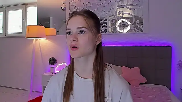 LuisaClover online show from May 2026 12:26:02 PM