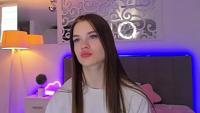 LuisaClover online show from March 2026 01:16:02 PM