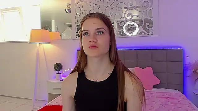 LuisaClover online show from June 2026 07:09:01 AM