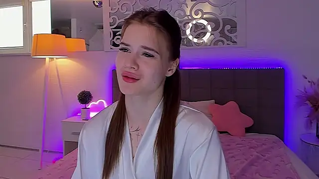 LuisaClover online show from April 2026 12:31:02 PM