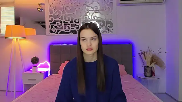 LuisaClover online show from January 2026 01:15:01 PM