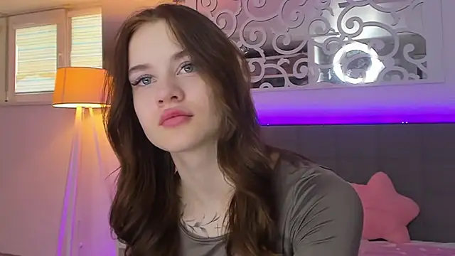 LuisaClover online show from March 2026 01:29:02 PM