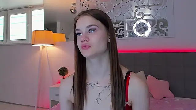 LuisaClover online show from March 2026 01:23:02 PM