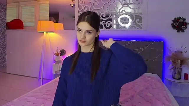 Snapshot of LuisaClover chatting on December 2025 01:15:01 PM LuisaClover online show from December 2025 01:15:01 PM