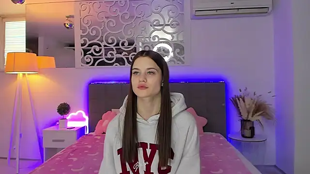 LuisaClover online show from January 2026 01:15:01 PM