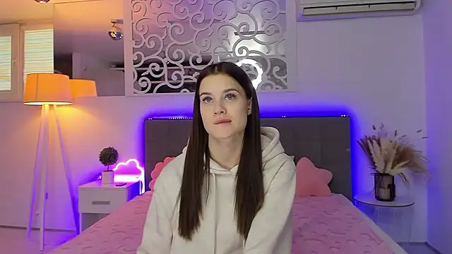 LuisaClover online show from January 2026 01:14:01 PM