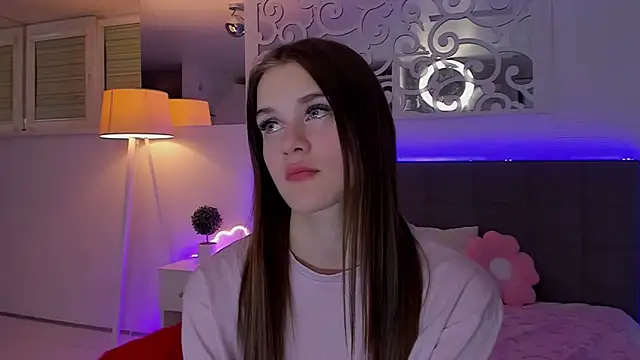 LuisaClover online show from April 2026 07:50:02 PM