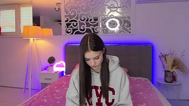 LuisaClover online show from January 2026 01:07:01 PM