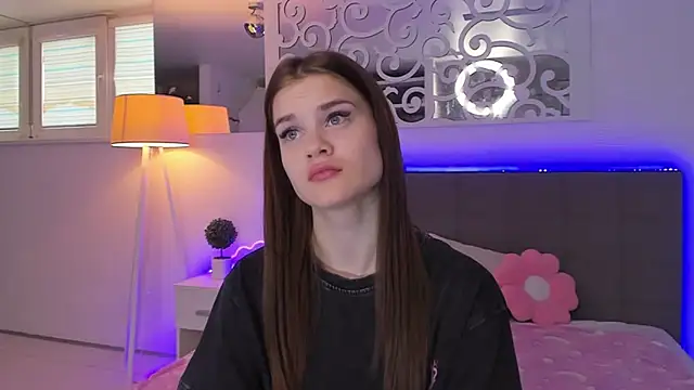 LuisaClover online show from March 2026 01:10:02 PM