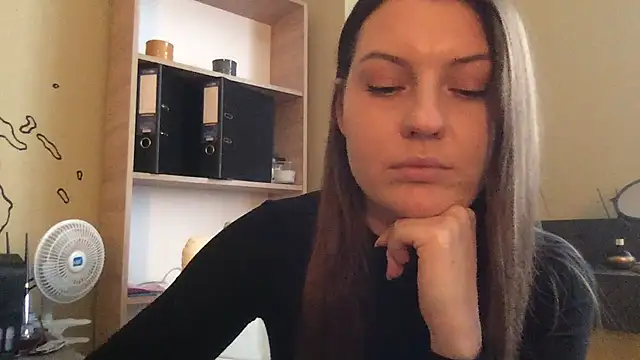 Snapshot of DollyRoma chatting on October 2025 12:59:01 PM DollyRoma online show from October 2025 12:59:01 PM