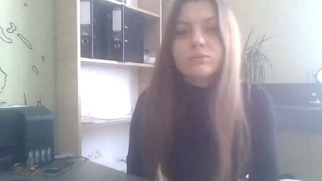 Snapshot of DollyRoma chatting on October 2025 09:54:02 AM DollyRoma online show from October 2025 09:54:02 AM