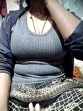 Snapshot of Ezabelljohn chatting on December 2025 11:24:02 AM Ezabelljohn online show from December 2025 11:24:02 AM