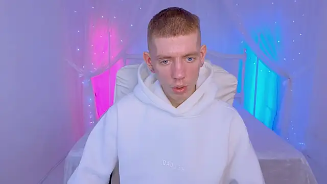 Cristian  Dior online show from November 2025 01:44:02 PM