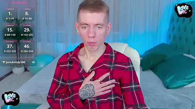 Cristian  Dior online show from December 2025 08:04:02 PM