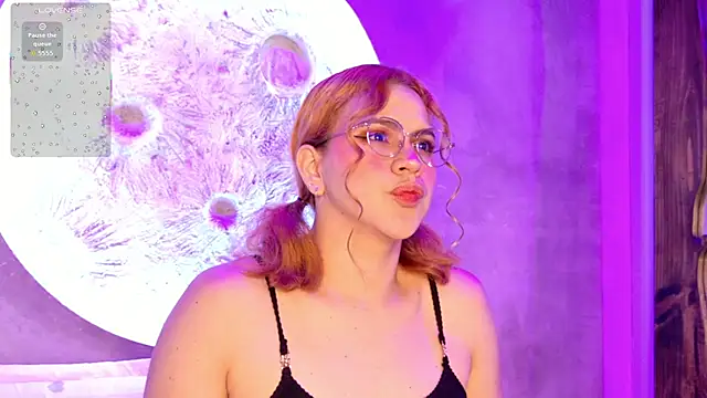 sussiestrawberry online show from November 2025 10:09:01 AM