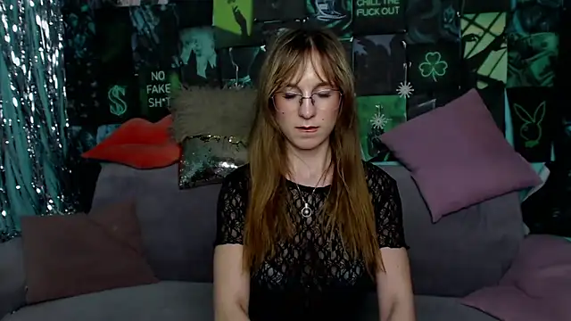 AlishaKellyi online show from April 2026 04:46:02 PM