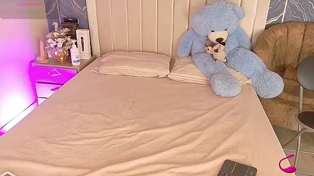 Snapshot of iam_nicolle chatting on November 2025 12:39:01 PM iam nicolle online show from November 2025 12:39:01 PM