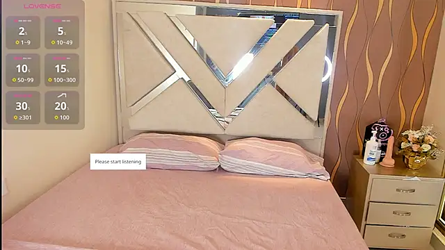 Snapshot of iam_nicolle chatting on November 2025 12:53:02 PM iam nicolle online show from November 2025 12:53:02 PM