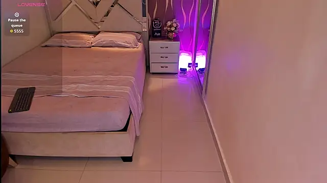 Snapshot of iam_nicolle chatting on November 2025 01:47:01 PM iam nicolle online show from November 2025 01:47:01 PM