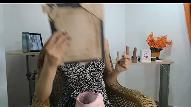 Snapshot of bela1xx chatting on October 2025 12:20:01 AM bela1xx online show from October 2025 12:20:01 AM