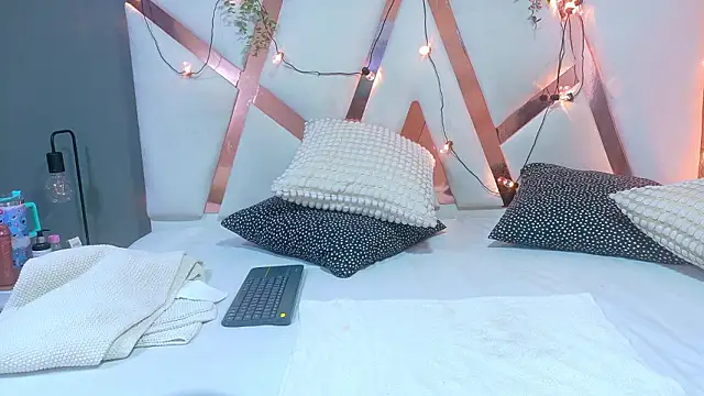 SeleneGibson   online show from February 2026 07:52:02 PM