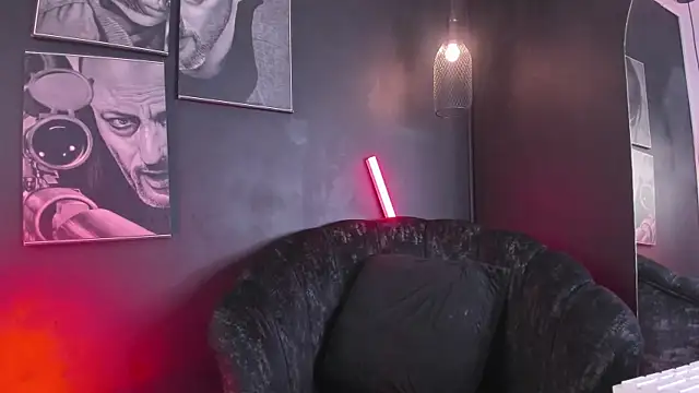 LolaMustaine  online show from December 2025 11:52:02 PM