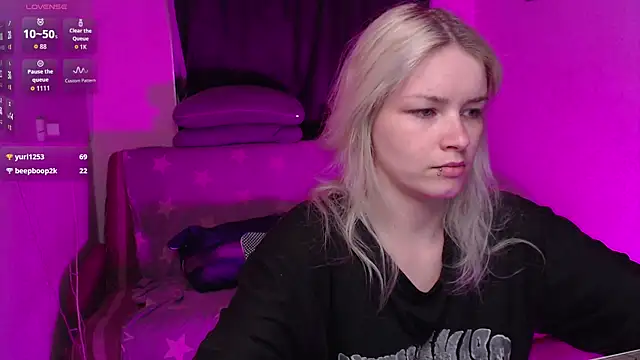 Snapshot of CherryNight6 chatting on July 2026 09:11:02 PM CherryNight6 online show from July 2026 09:11:02 PM