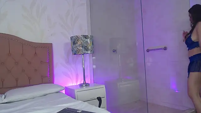 Emmy Palacios online show from November 2025 11:54:01 AM