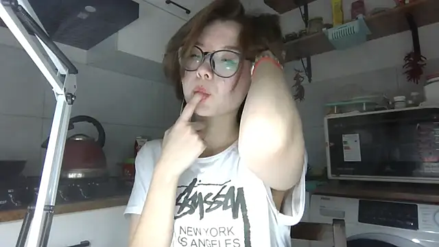 Snapshot of LilysTaylor chatting on October 2025 05:55:02 PM LilysTaylor online show from October 2025 05:55:02 PM