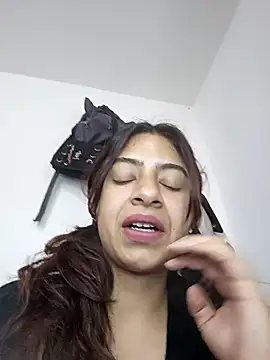 Snapshot of Lunatemptress4 chatting on April 2026 01:36:01 PM Lunatemptress4 online show from April 2026 01:36:01 PM