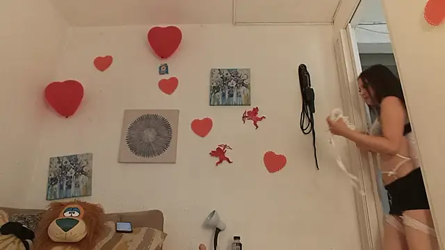 CarolineAikos online show from February 2026 01:00:01 PM