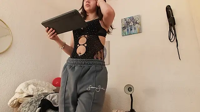 CarolineAikos online show from February 2026 01:40:02 PM