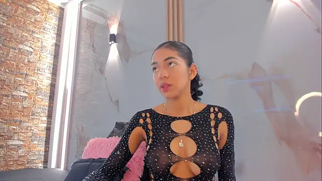 Victoria Dubois  online show from November 2025 12:10:02 PM